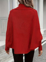 Geknöpfter Poncho – Sylvette Geknöpfter Poncho – Sylvette Louise Perrin 