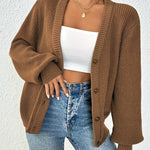 Gestrickter Cardigan – Élina Gestrickter Cardigan – Élina Louise Perrin Kamel S 