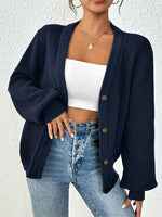 Gestrickter Cardigan – Élina Gestrickter Cardigan – Élina Louise Perrin 