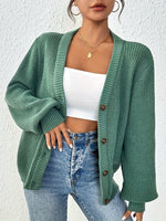 Gestrickter Cardigan – Élina Gestrickter Cardigan – Élina Louise Perrin 