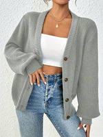 Gestrickter Cardigan – Élina Gestrickter Cardigan – Élina Louise Perrin 