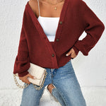 Gestrickter Cardigan – Élina Gestrickter Cardigan – Élina Louise Perrin Tiefrot S 