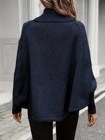 Geknöpfter Poncho – Sylvette Geknöpfter Poncho – Sylvette Louise Perrin 