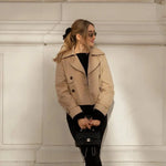 Kurzer Trenchcoat – Élodine Kurzer Trenchcoat – Élodine Louise Perrin 