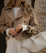Kurzer Trenchcoat – Élodine Kurzer Trenchcoat – Élodine Louise Perrin 