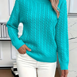Gestrickter Zopf-Pullover – Manon Gestrickter Zopf-Pullover – Manon Louise Perrin Pfauenblau S 