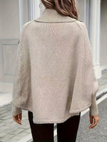 Geknöpfter Poncho – Sylvette Geknöpfter Poncho – Sylvette Louise Perrin 